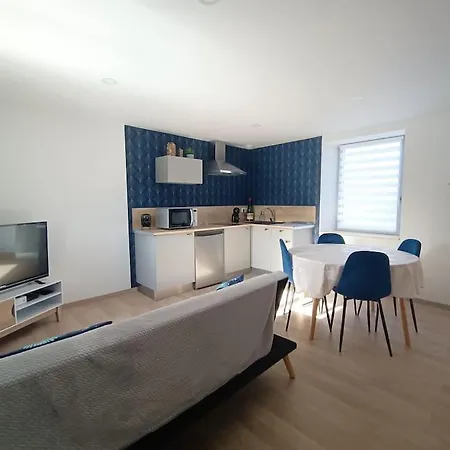 Appartement Independant La Tour Des Tuileries Aydoilles Buitenkant foto